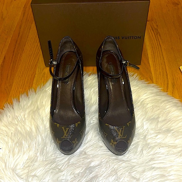 100% Authentic Louis Vuitton Monogram Canvas Vanity Ankle Strap Peep Toe